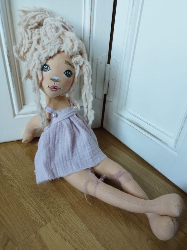 Muñeca pintada a mano (Antonieta) - Imagen 3